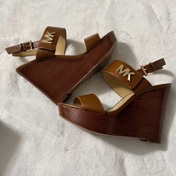 👠 Michael Kors Heels 👠 - Picture 1 of 4